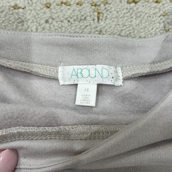 ABOUND CROPPED SWEATSHIRT - Picture 3 of 5